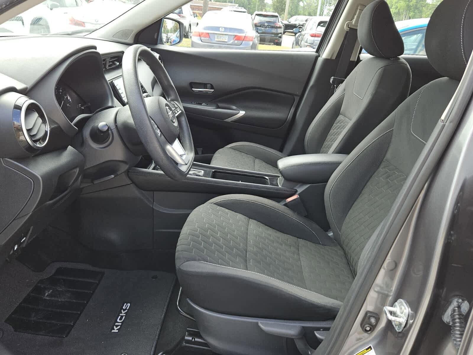 Used 2021 Nissan Kicks SV FWD image 3