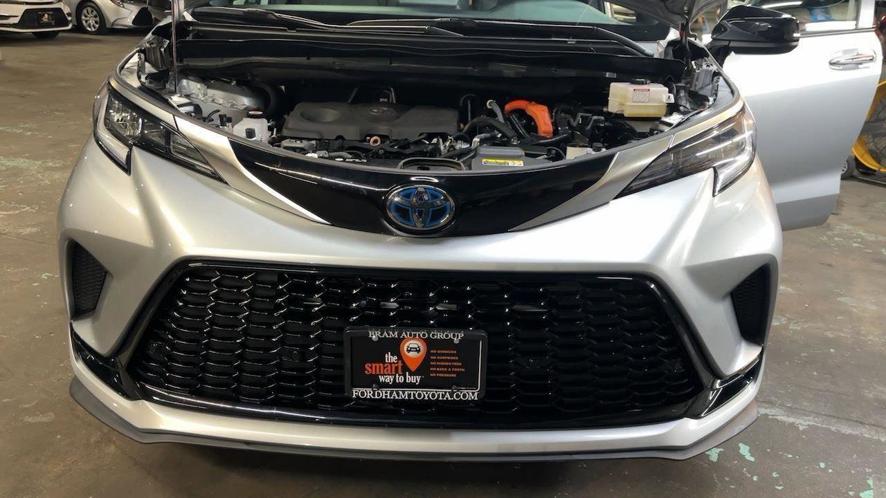 Certified 2022 Toyota Sienna XSE image 40