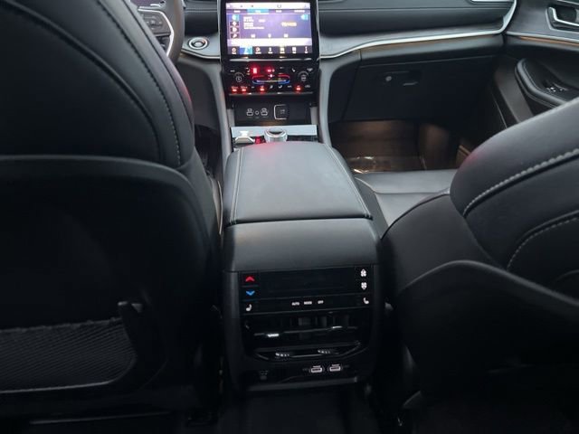 Used 2025 Jeep Grand Cherokee L Limited image 17
