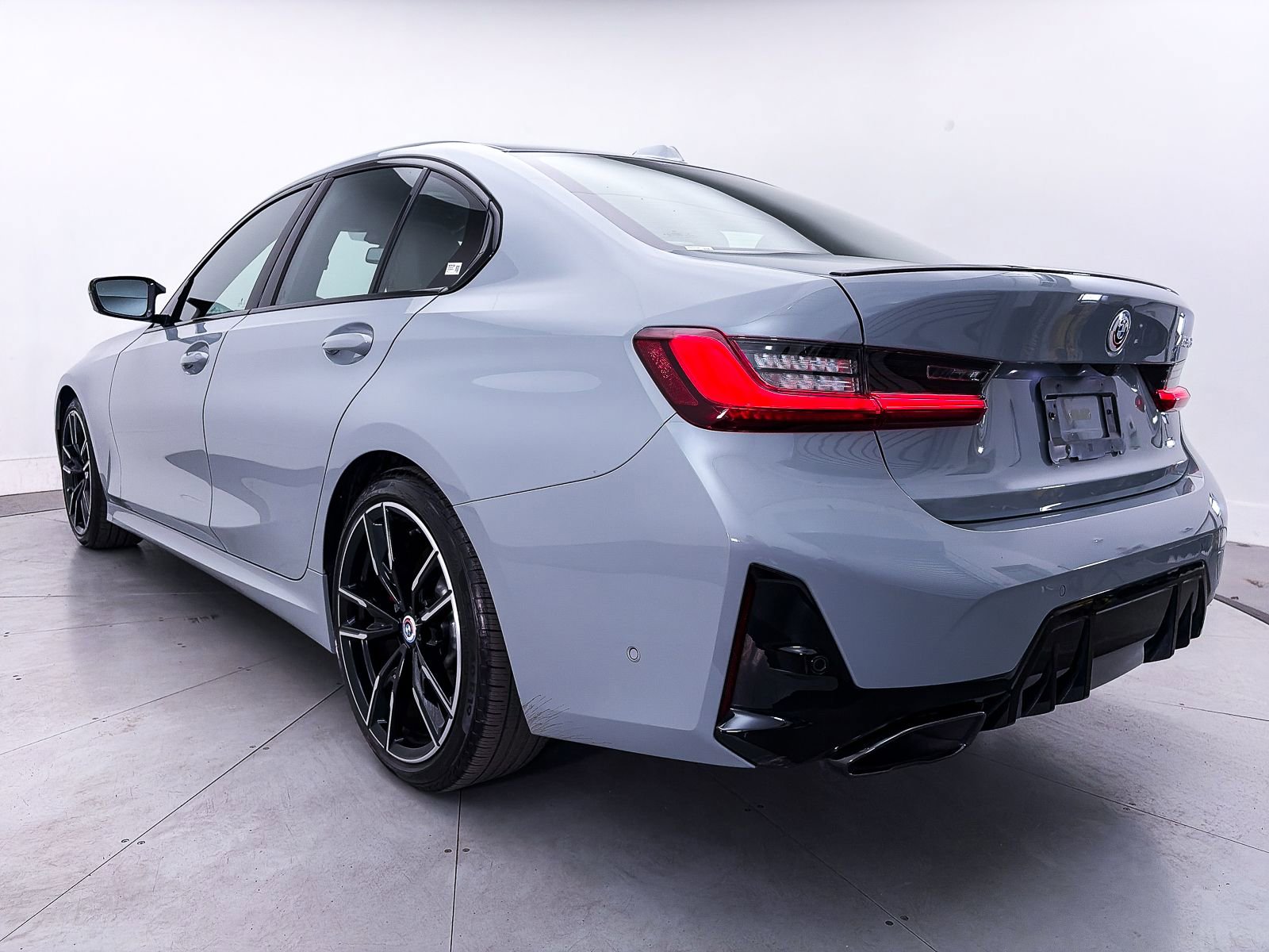 Used 2023 BMW M340i RWD image 15