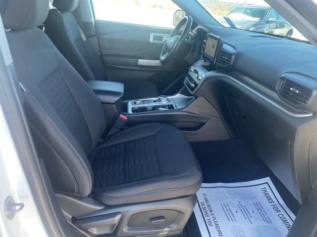 Used 2021 Ford Explorer XLT image 25