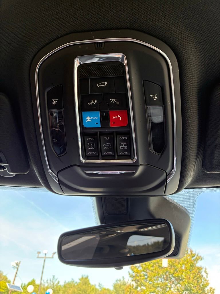 Used 2024 Jeep Grand Cherokee Limited AWD/4WD image 43