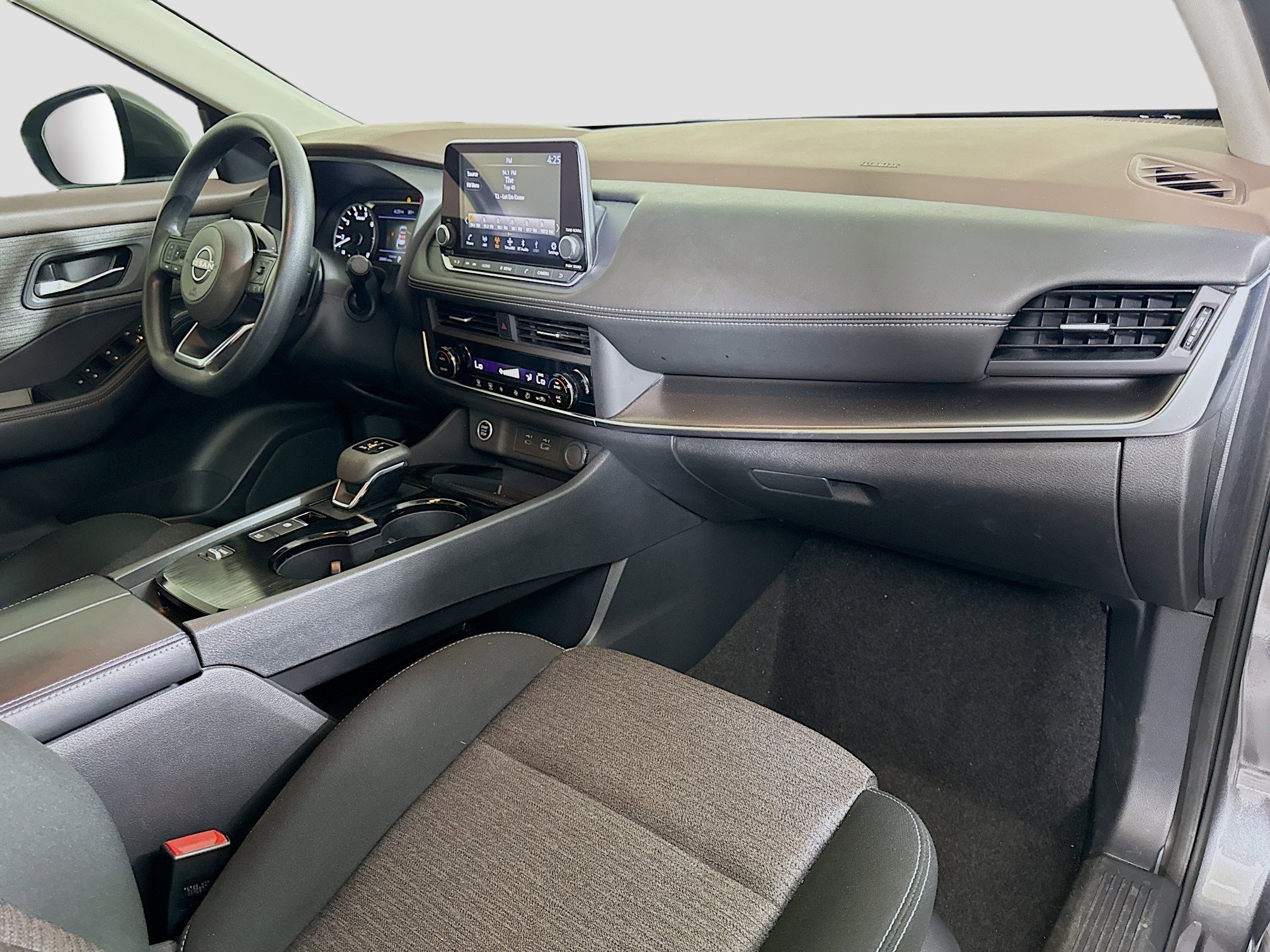 Used 2023 Nissan Rogue SV FWD image 30