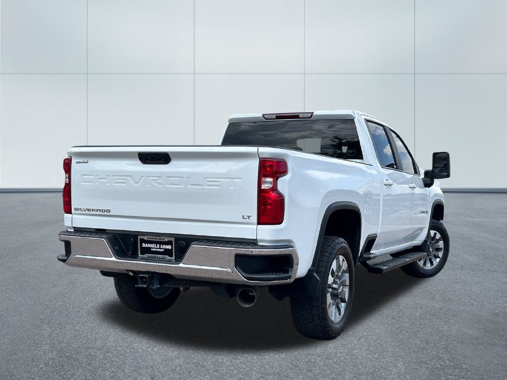 Used 2022 Chevrolet Silverado 2500 LT w/ Convenience Package AWD/4WD image 2