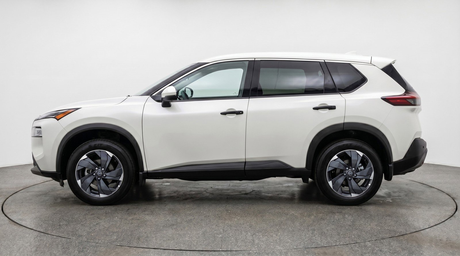 Used 2025 Nissan Rogue SV FWD image 5