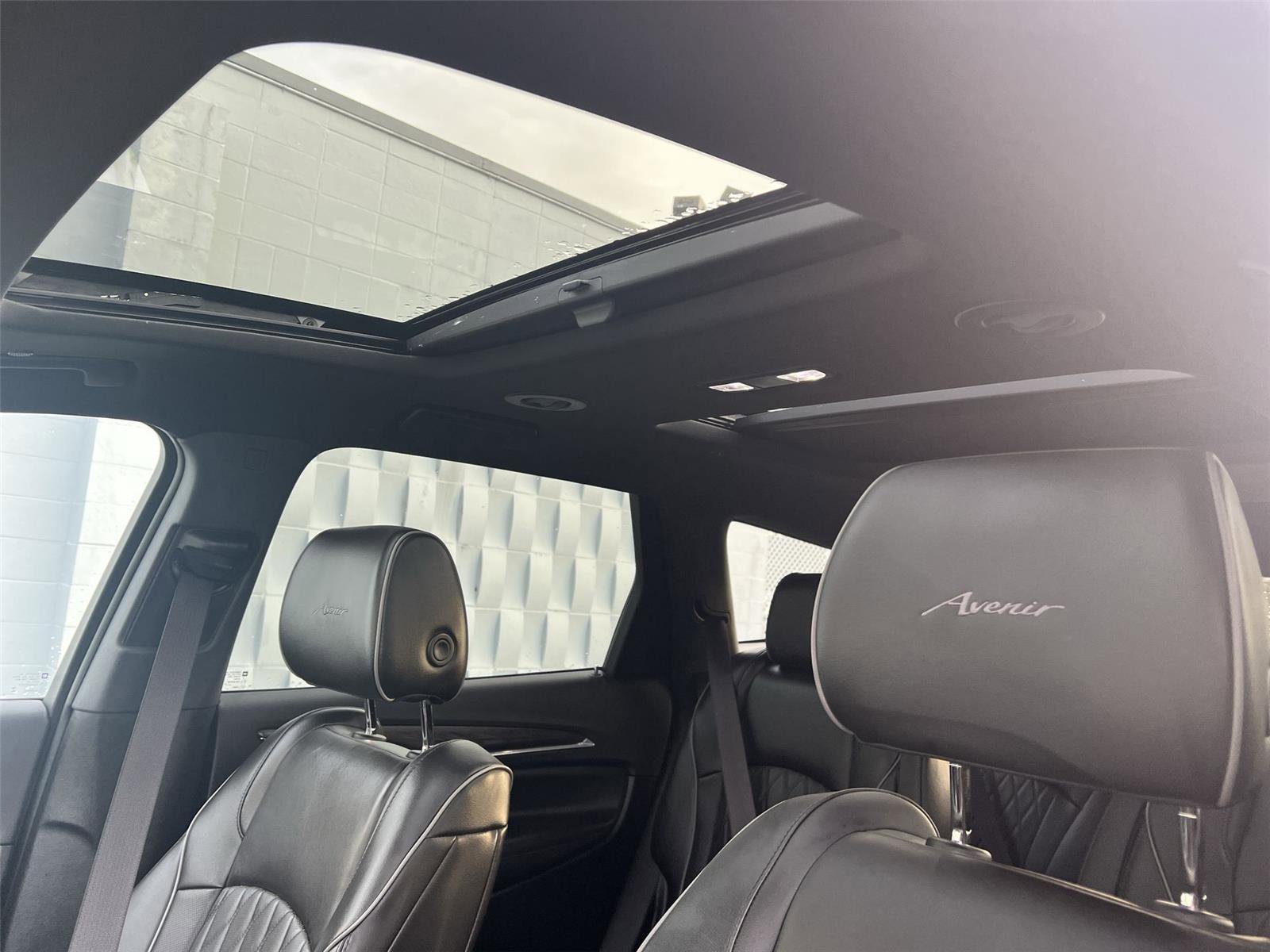 Used 2024 Buick Enclave Avenir image 24