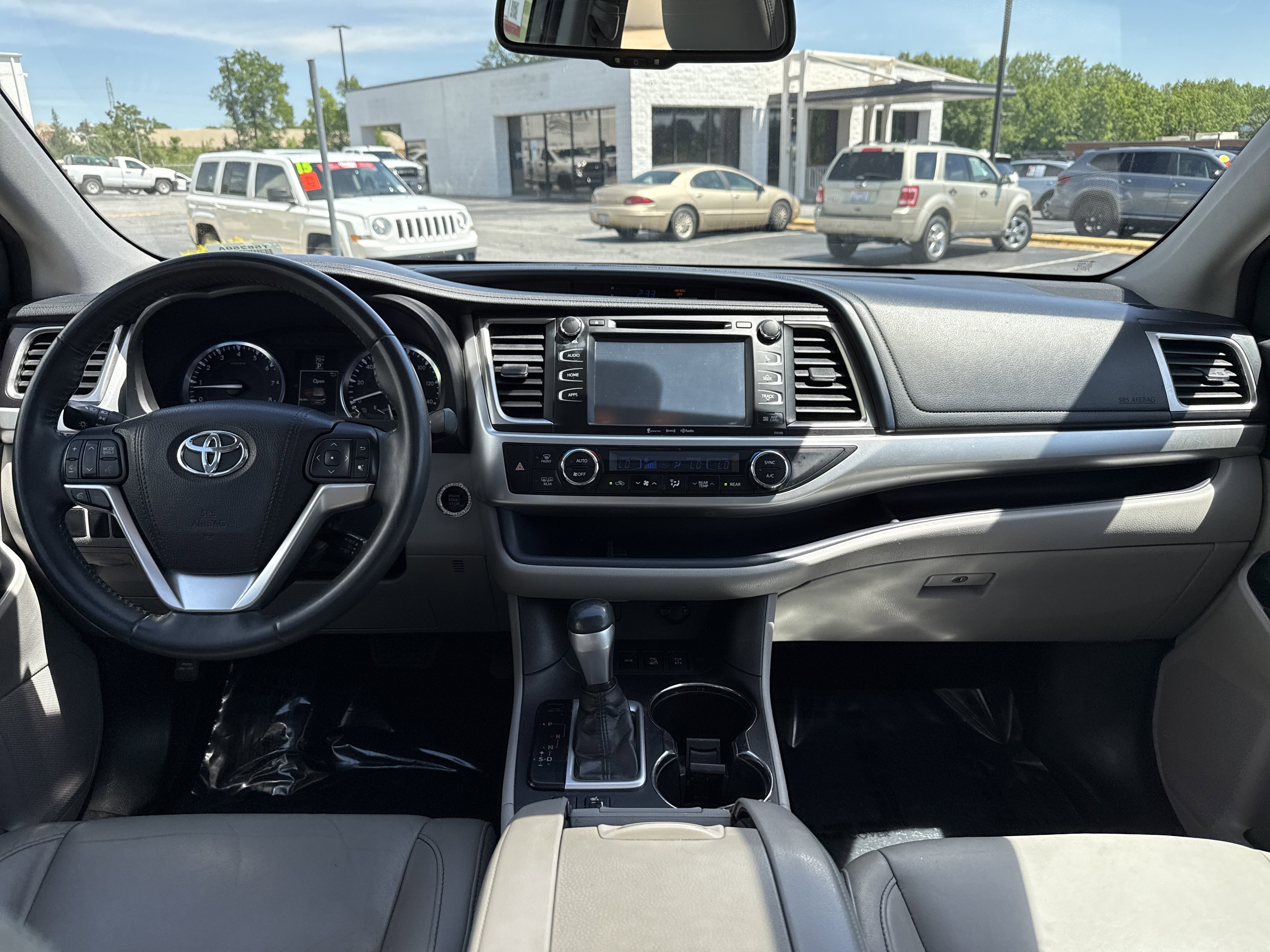 Used 2016 Toyota Highlander XLE AWD/4WD image 30