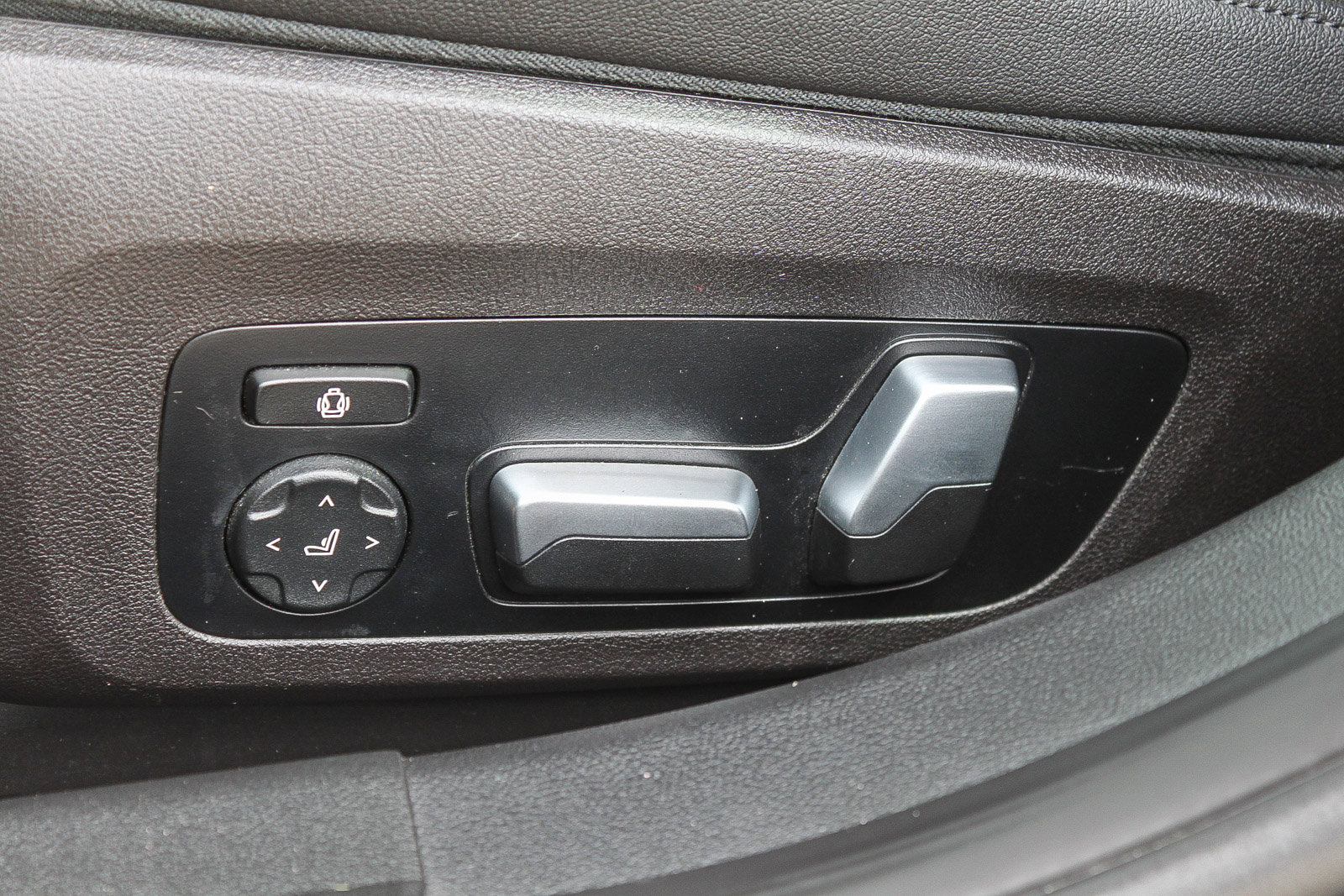 Used 2021 BMW 330i Sedan w/ Convenience Package image 23