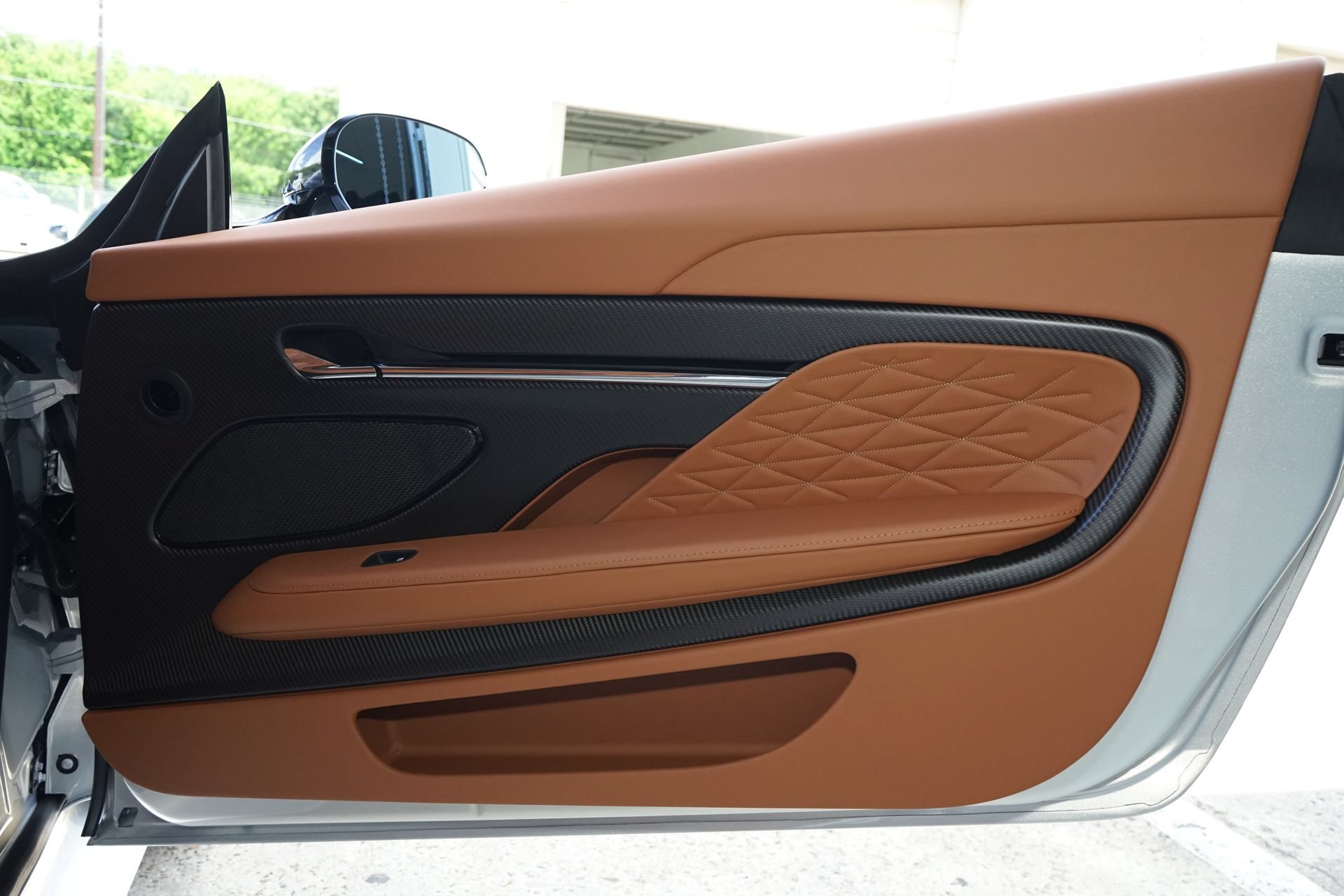 Used 2025 Aston Martin DB12 Coupe RWD image 29