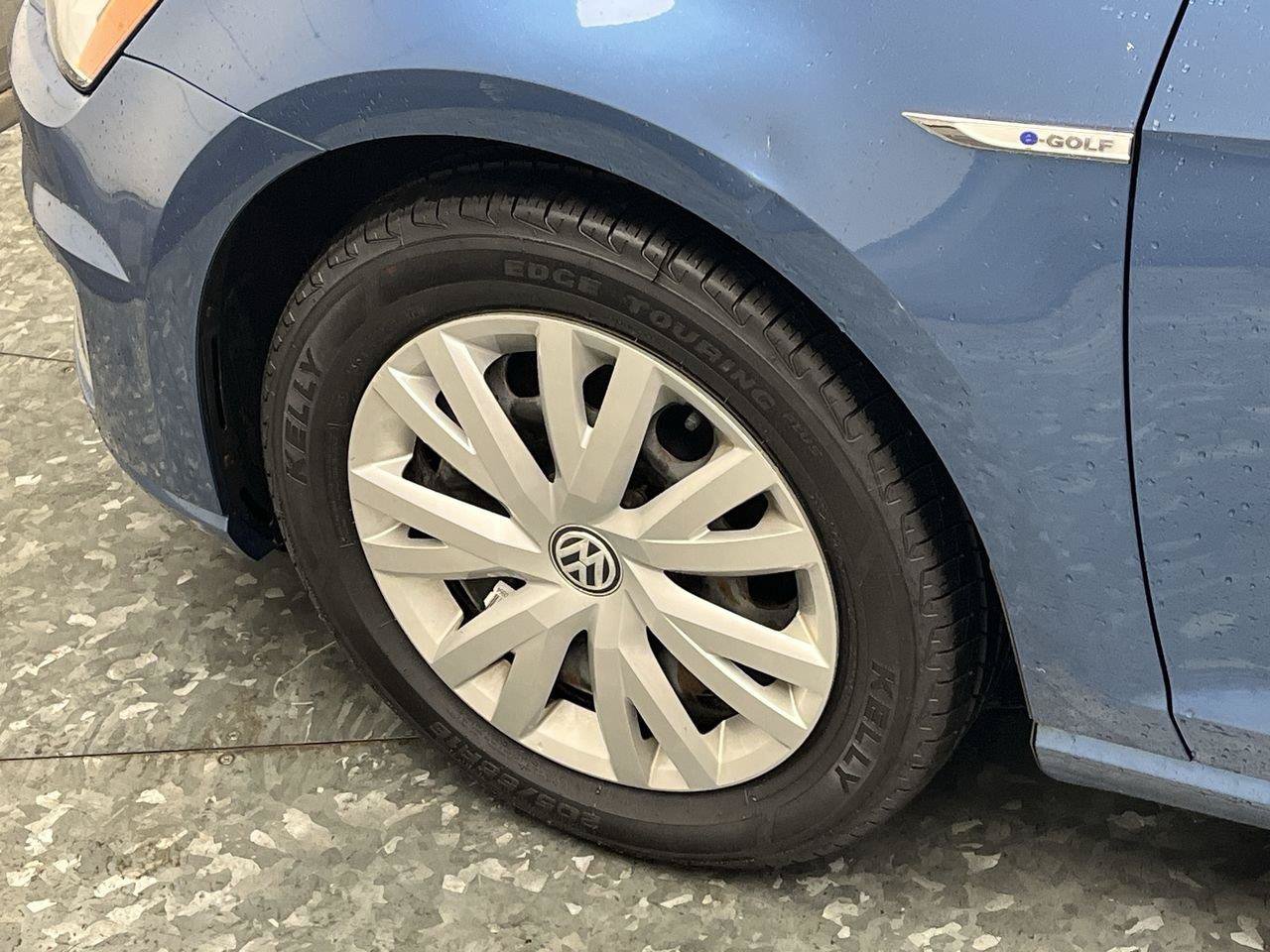 Used 2015 Volkswagen e-Golf Limited Edition FWD image 28