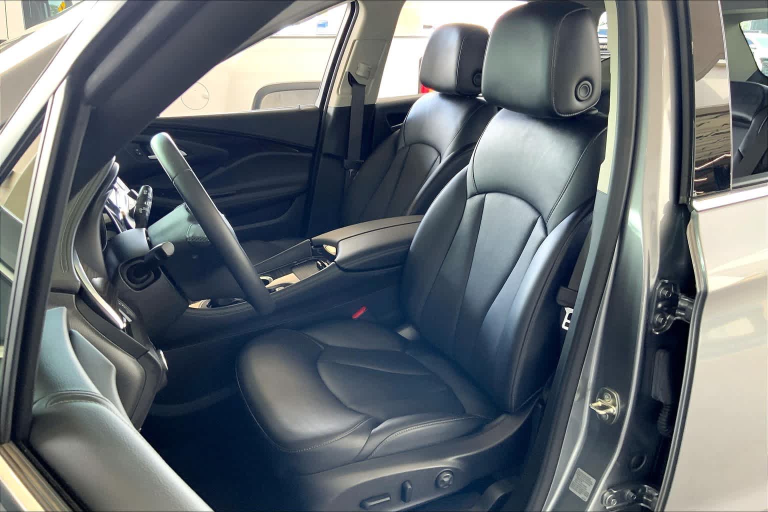 Used 2020 Buick Envision Essence w/ Experience Buick Package FWD image 8