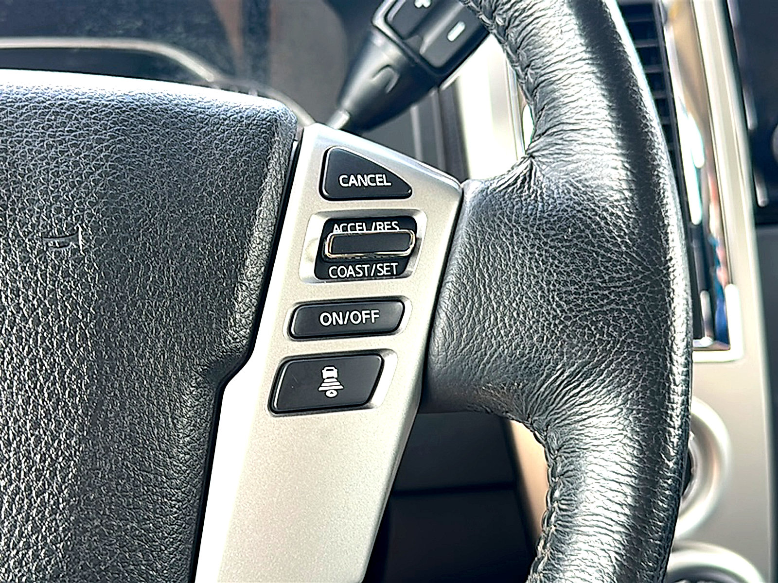 Used 2021 Nissan Titan SV w/ SV Convenience Package AWD/4WD image 28