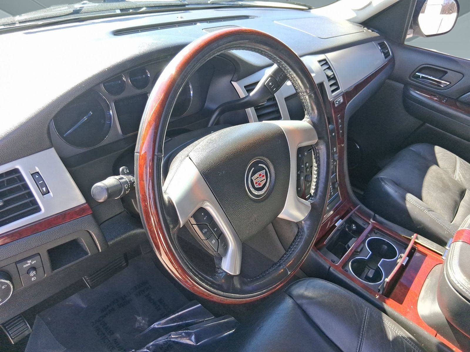 Used 2008 Cadillac Escalade EXT image 18