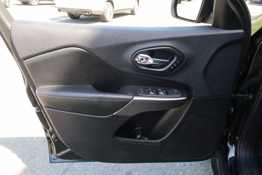 Used 2019 Jeep Cherokee Limited image 15