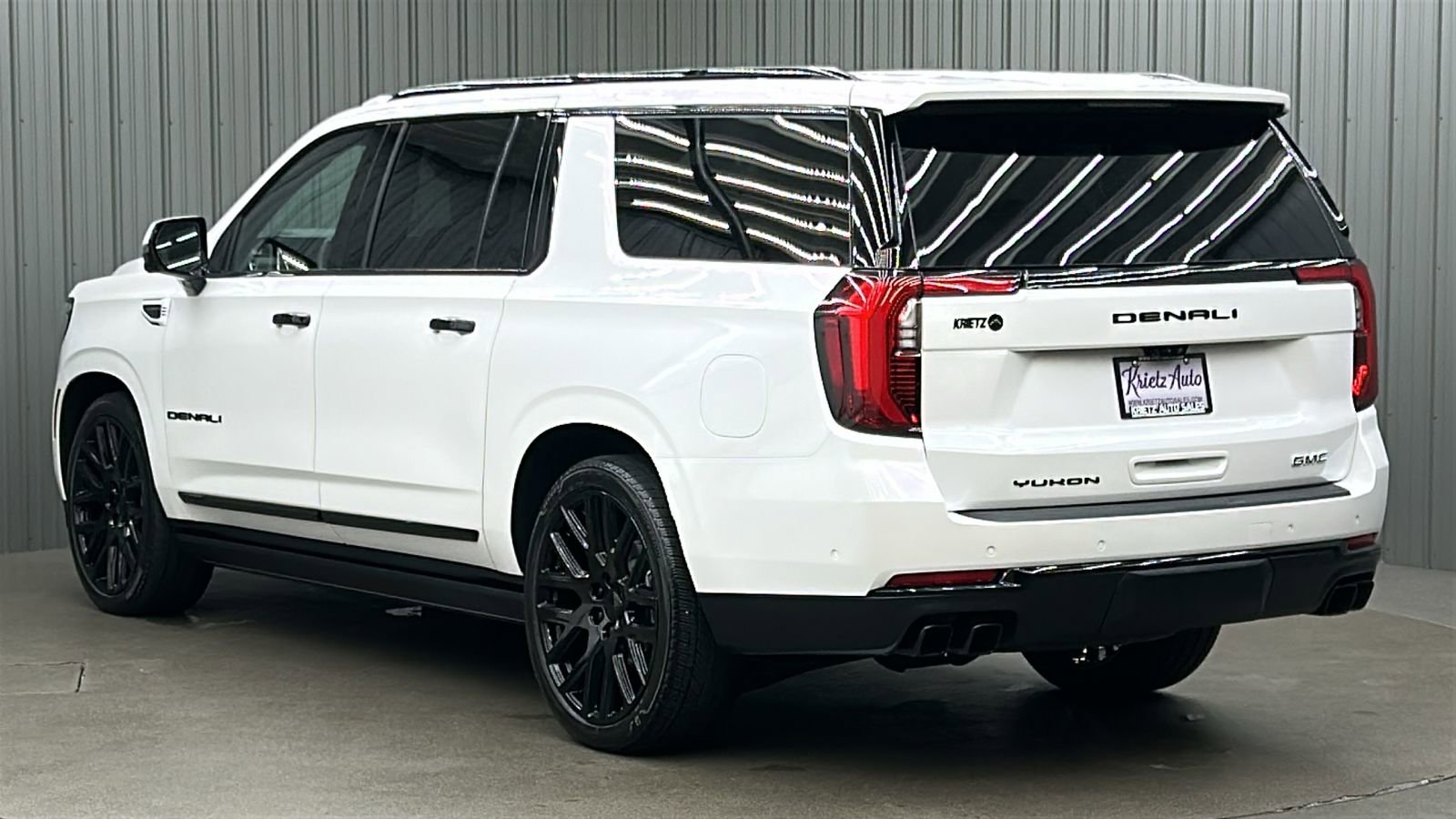 Used 2025 GMC Yukon XL Denali Ultimate image 3