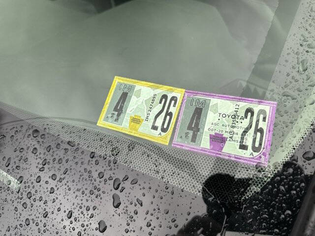 Used 2021 Toyota RAV4 XLE w/ Convenience Package image 4