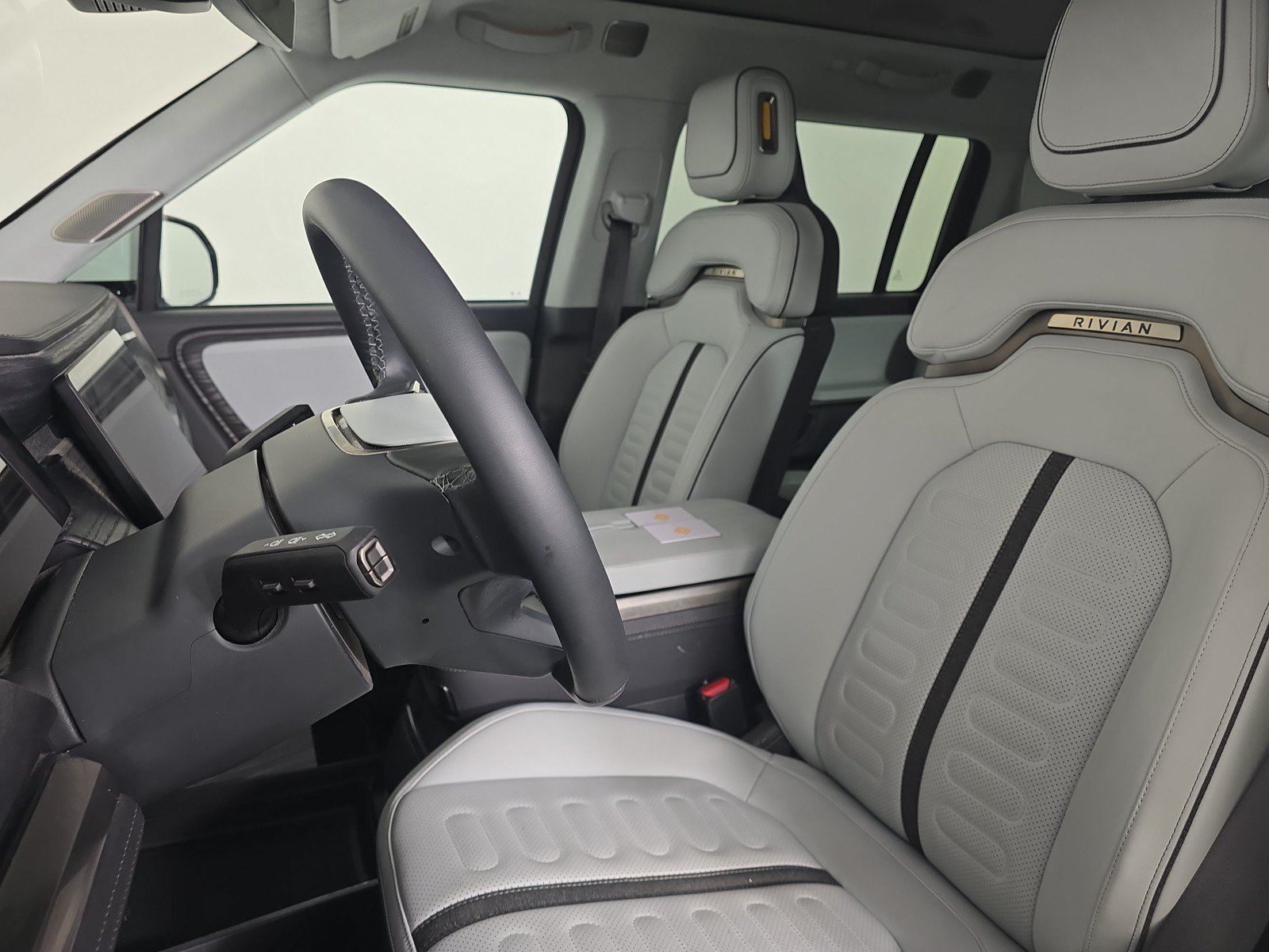 Used 2023 Rivian R1S Adventure AWD/4WD image 20