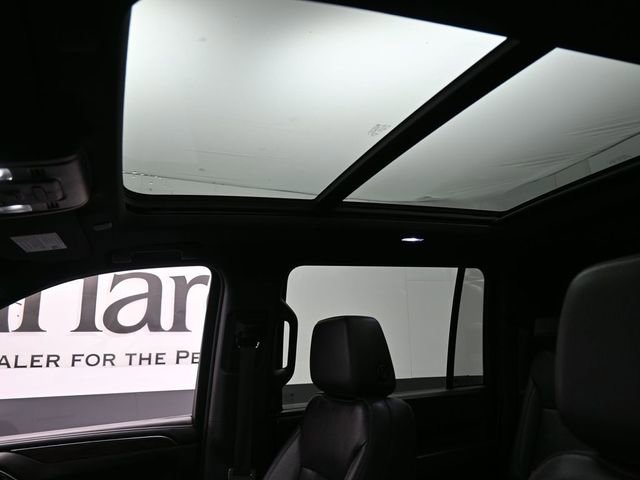Used 2023 Chevrolet Suburban LT w/ Luxury Package image 34