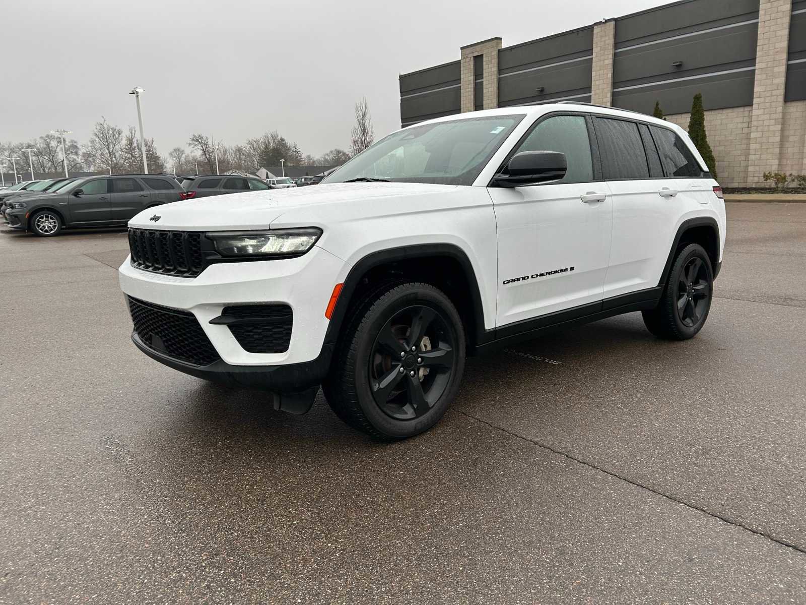 Used 2022 Jeep Grand Cherokee Altitude image 1