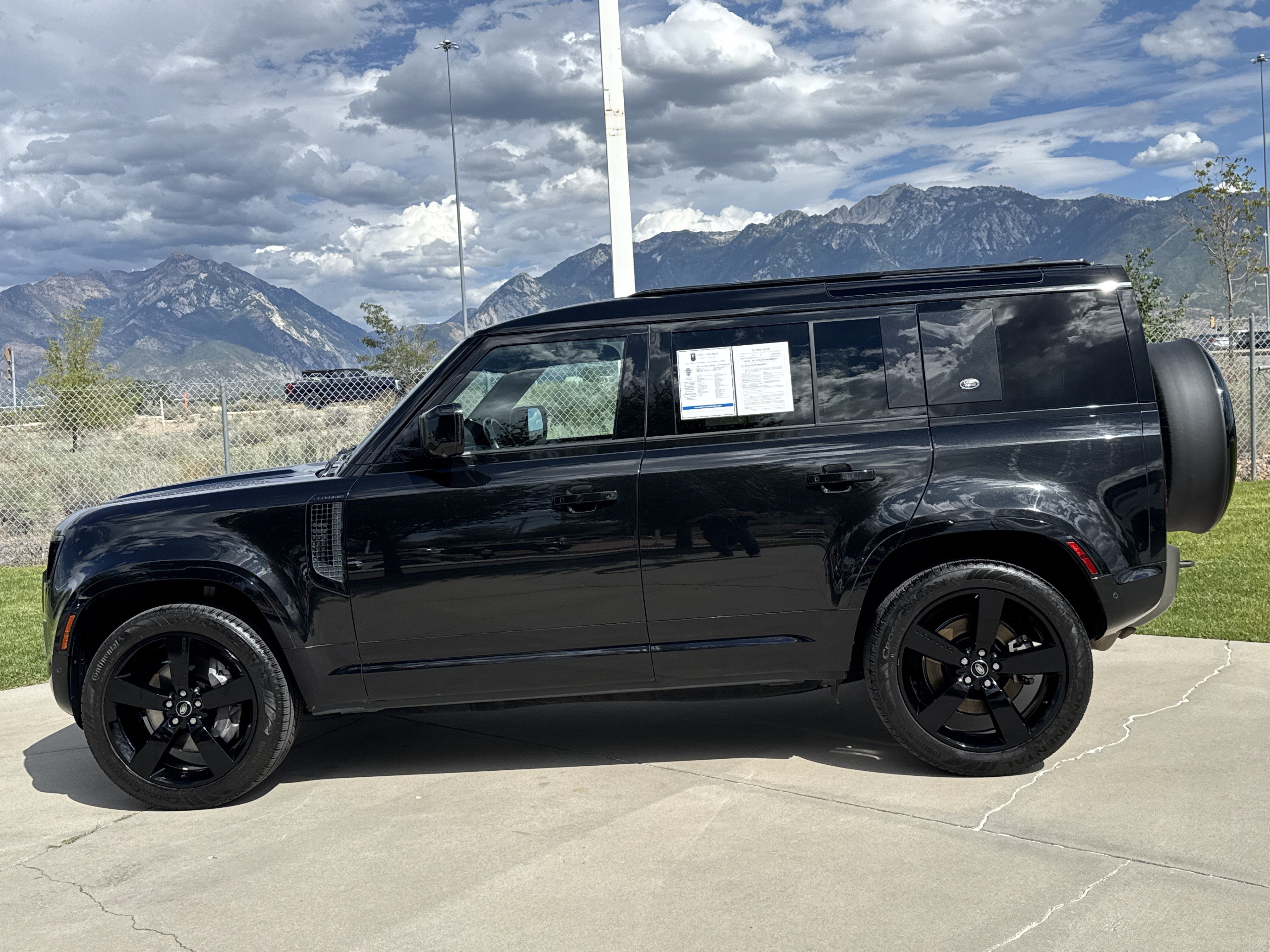 Used 2023 Land Rover Defender 110 X-Dynamic SE AWD/4WD image 2