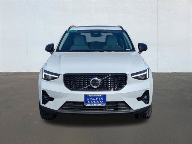 New 2026 Volvo XC40 B5 Plus w/ Protection Package Premier AWD/4WD image 4