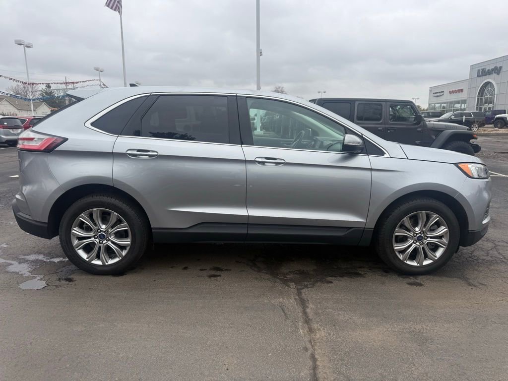 Used 2022 Ford Edge Titanium image 2