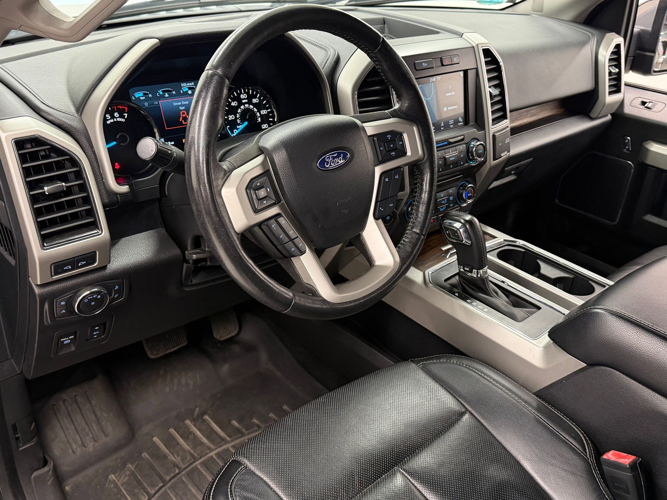 Used 2018 Ford F150 Lariat image 3