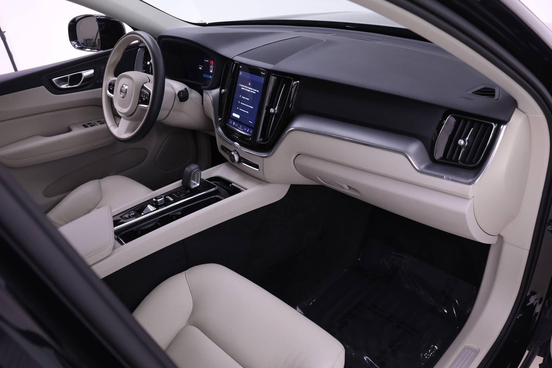 Certified 2025 Volvo XC60 B5 Core AWD/4WD image 22