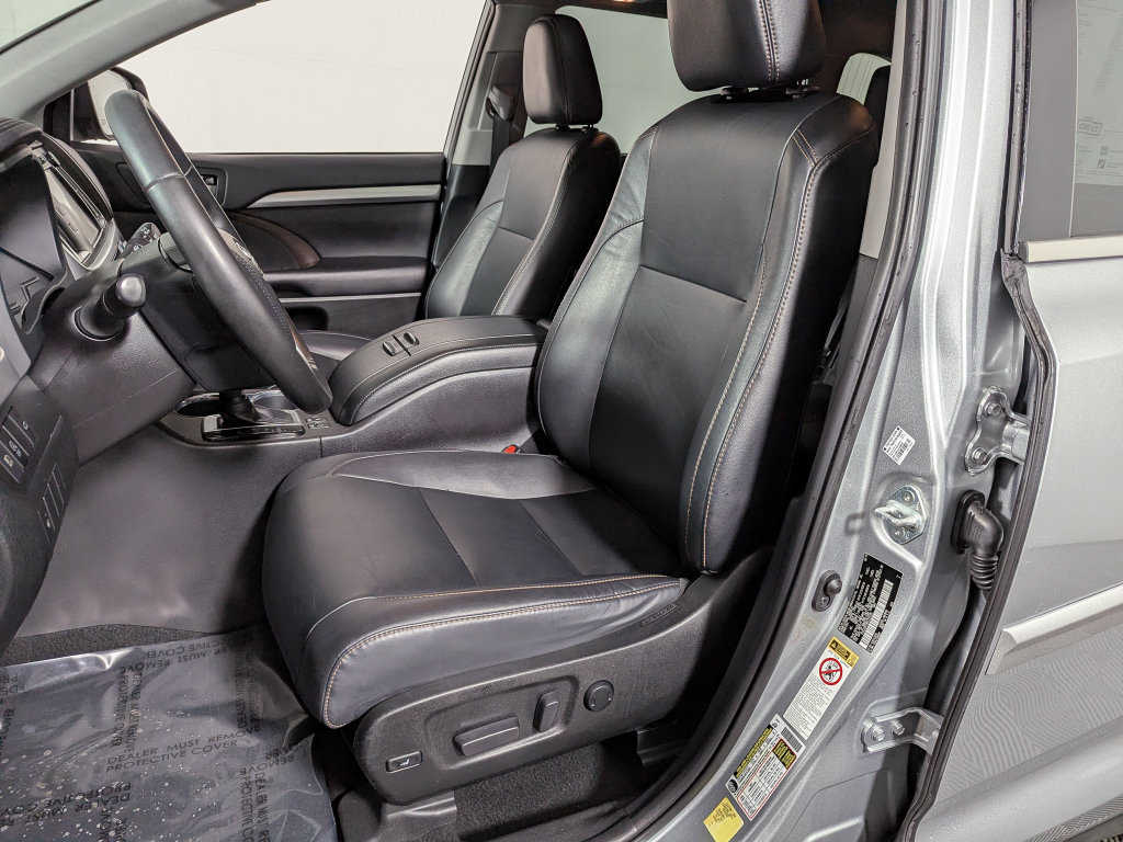 Used 2019 Toyota Highlander XLE AWD/4WD image 15