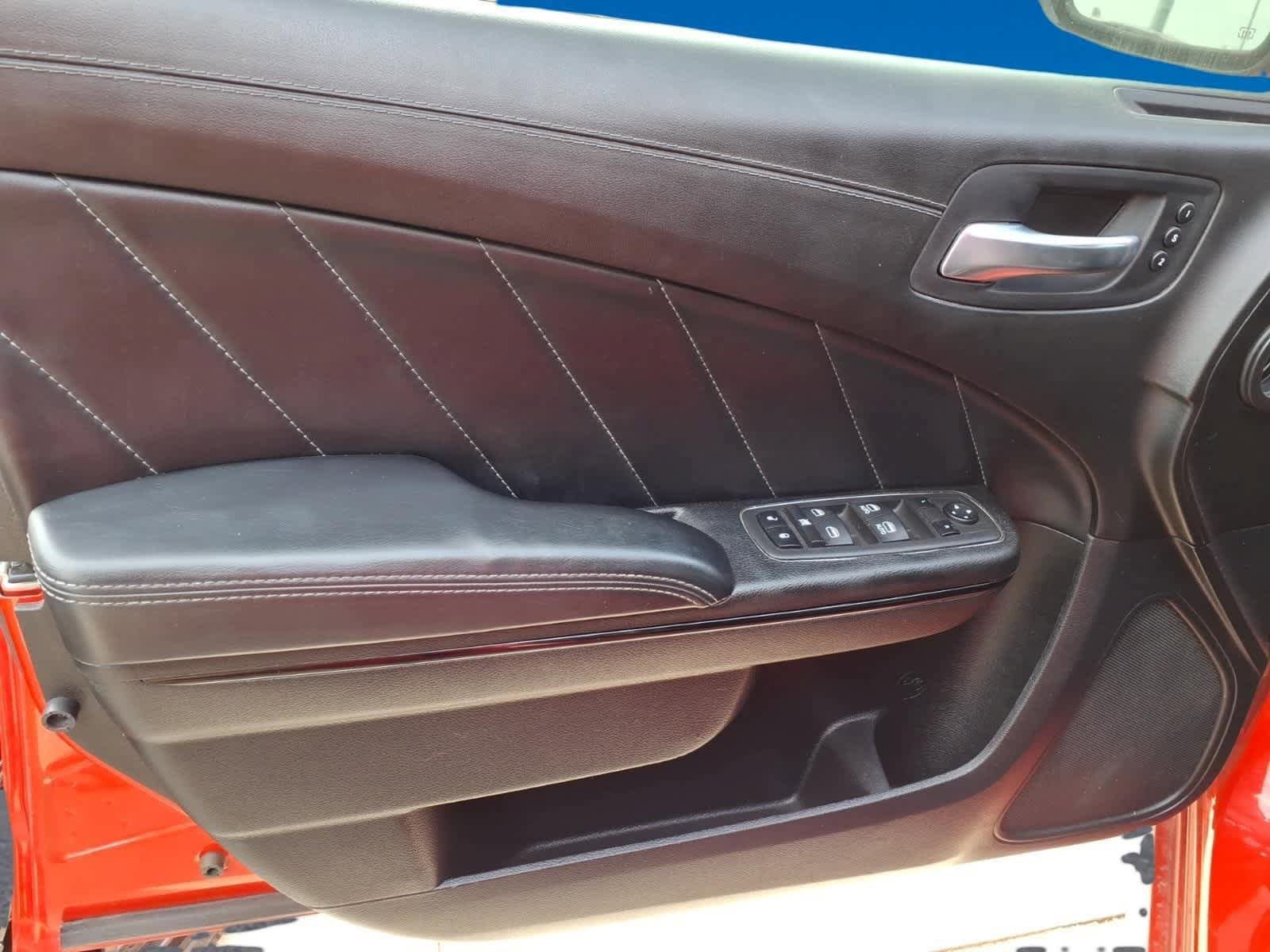 Used 2022 Dodge Charger R/T w/ Plus Group RWD image 7