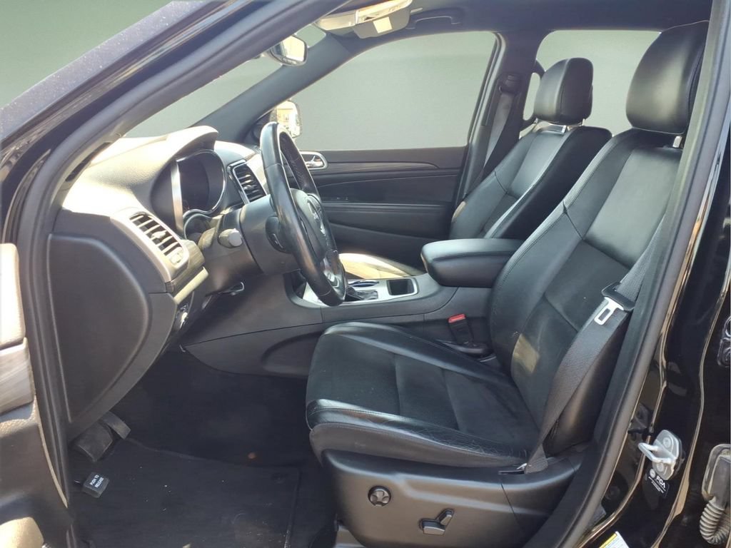 Used 2022 Jeep Grand Cherokee Laredo X AWD/4WD image 4