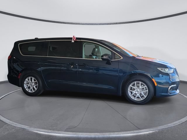 Certified 2024 Chrysler Pacifica Touring-L FWD video 2