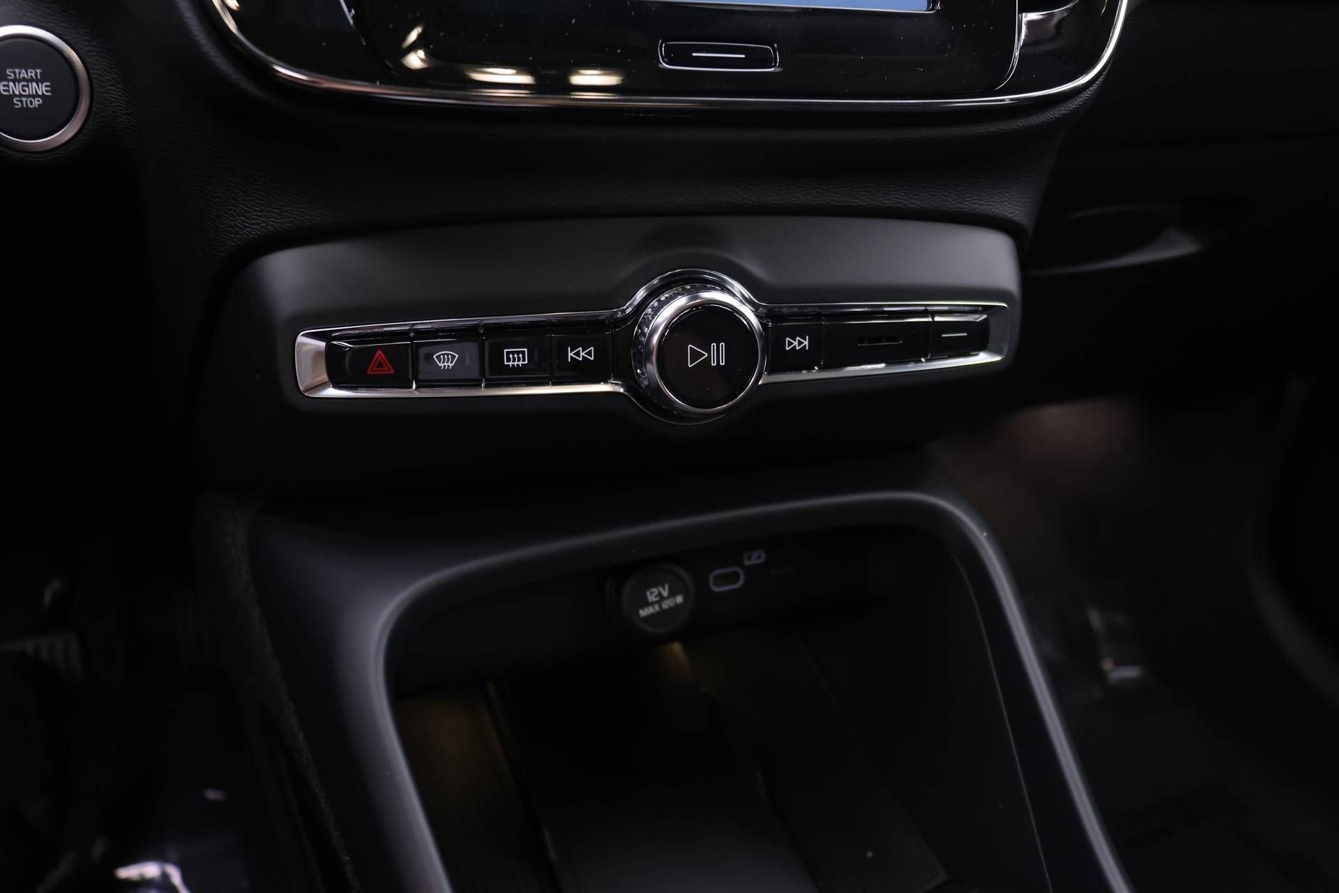 New 2026 Volvo XC40 B5 Core AWD/4WD image 11