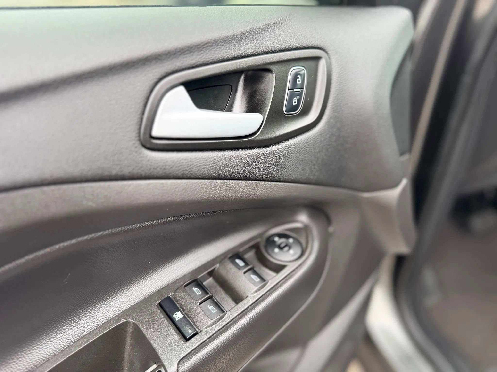 Used 2018 Ford Escape SE w/ SE Sync 3 Package image 34