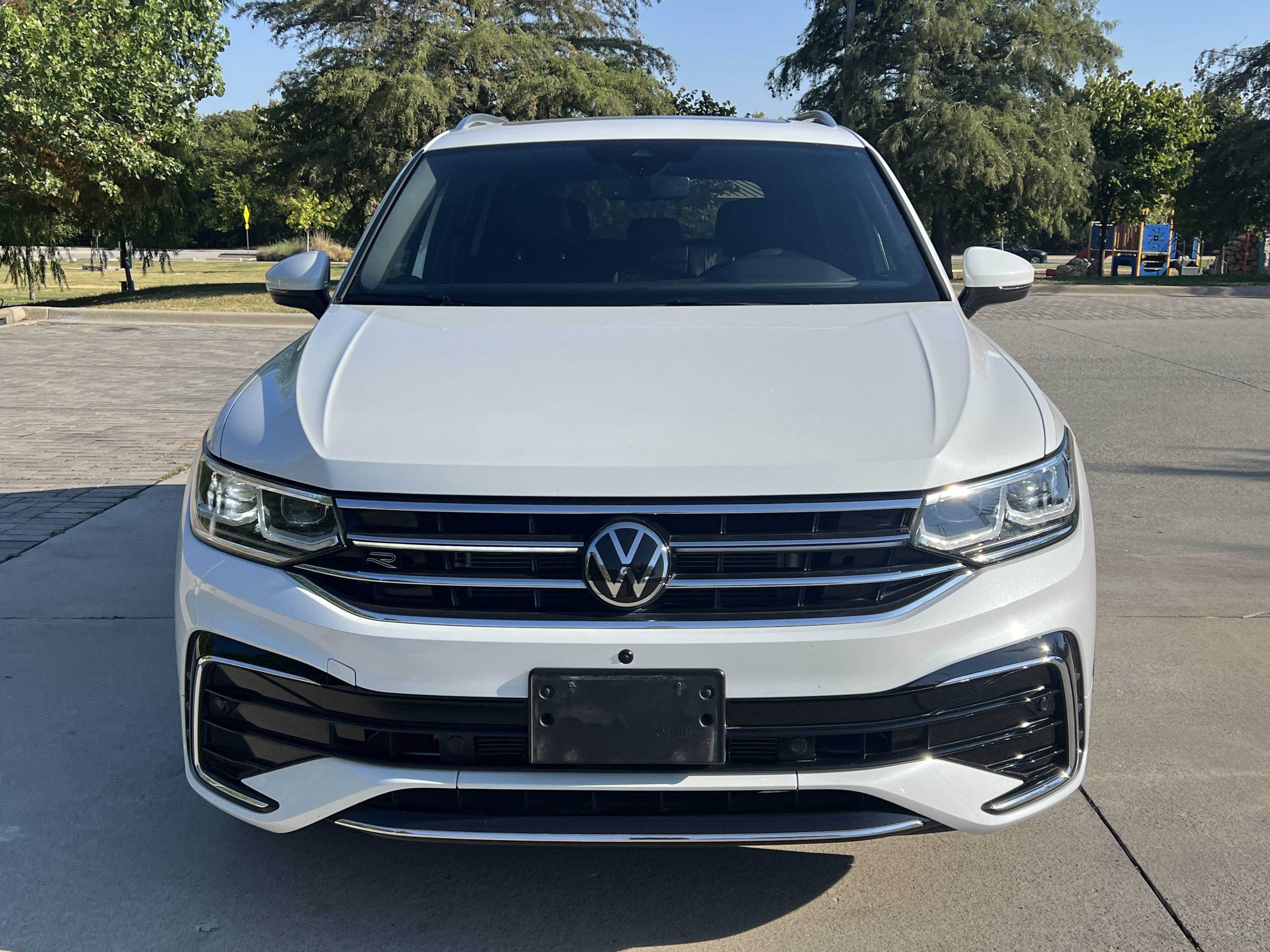 Used 2024 Volkswagen Tiguan SEL R-Line AWD/4WD image 3