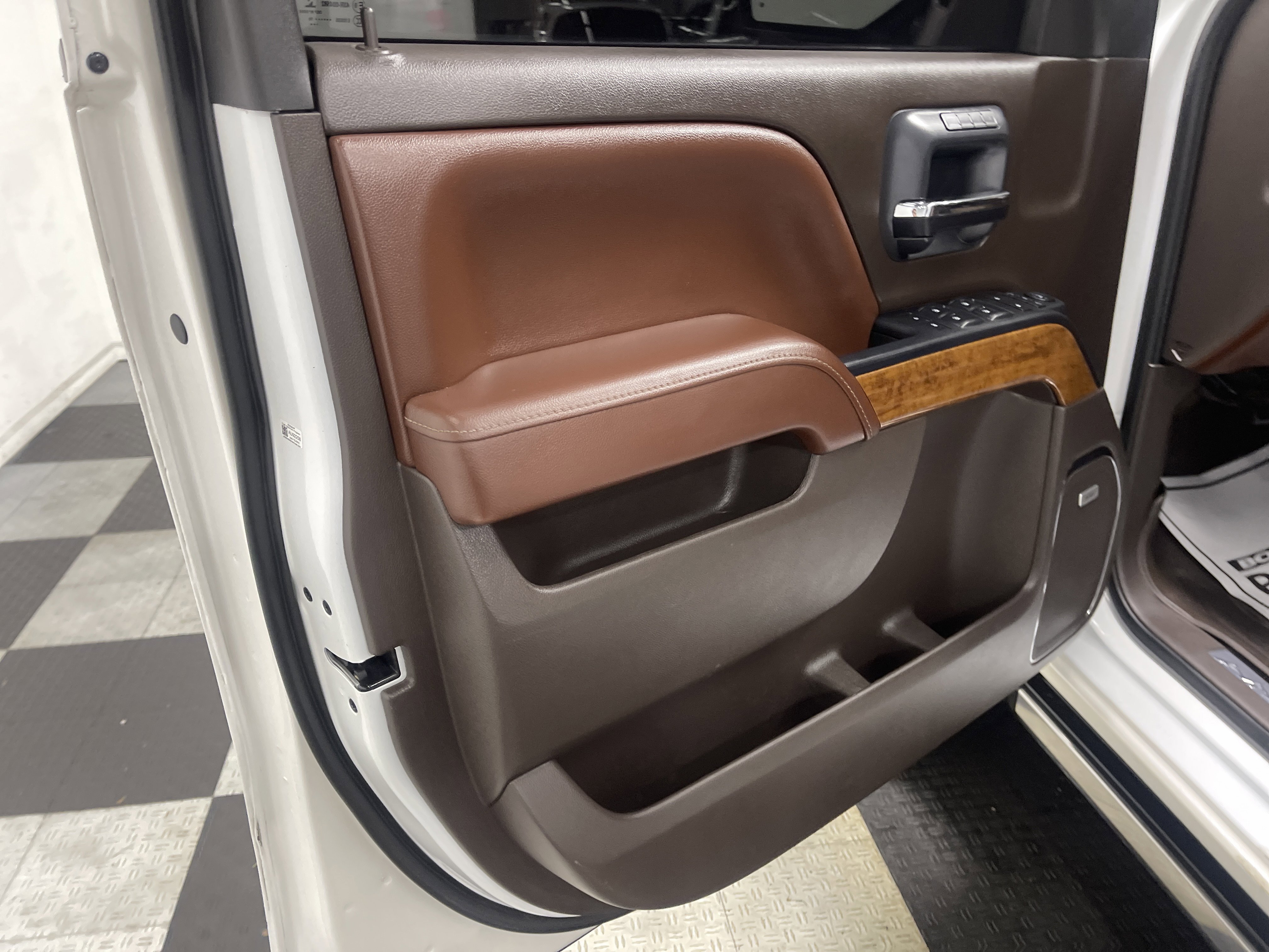 Used 2016 Chevrolet Silverado 1500 High Country w/ High Country Premium Package image 10