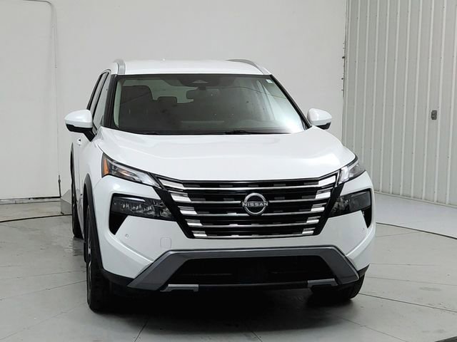 Used 2025 Nissan Rogue SL image 2