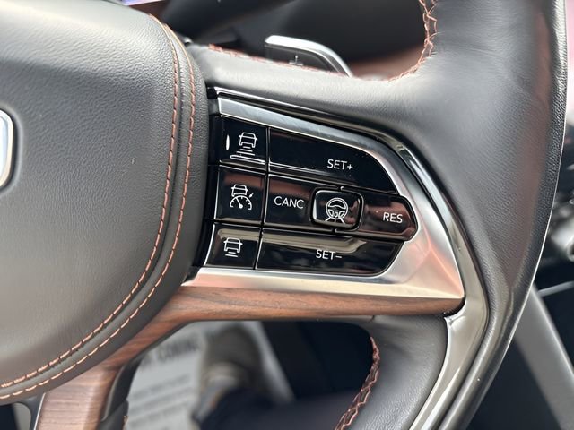 Used 2022 Jeep Grand Cherokee Summit w/ Luxury Tech Group V image 9