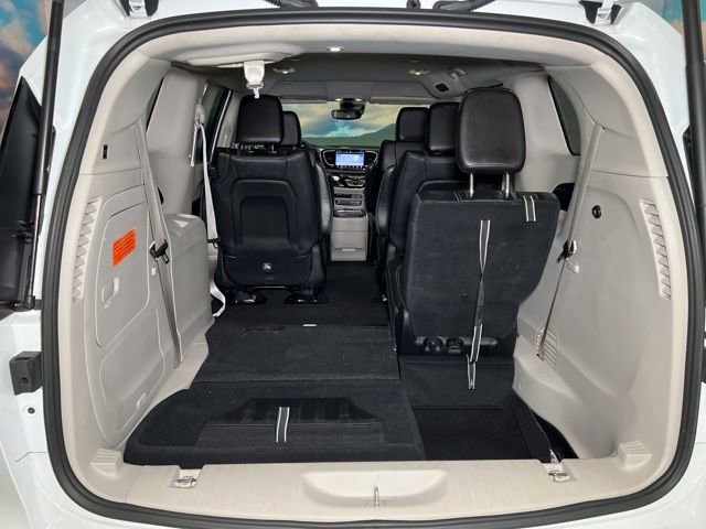 Used 2024 Chrysler Pacifica Limited FWD image 61