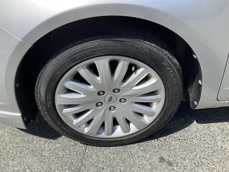 Used 2012 Ford Fusion Hybrid FWD image 9