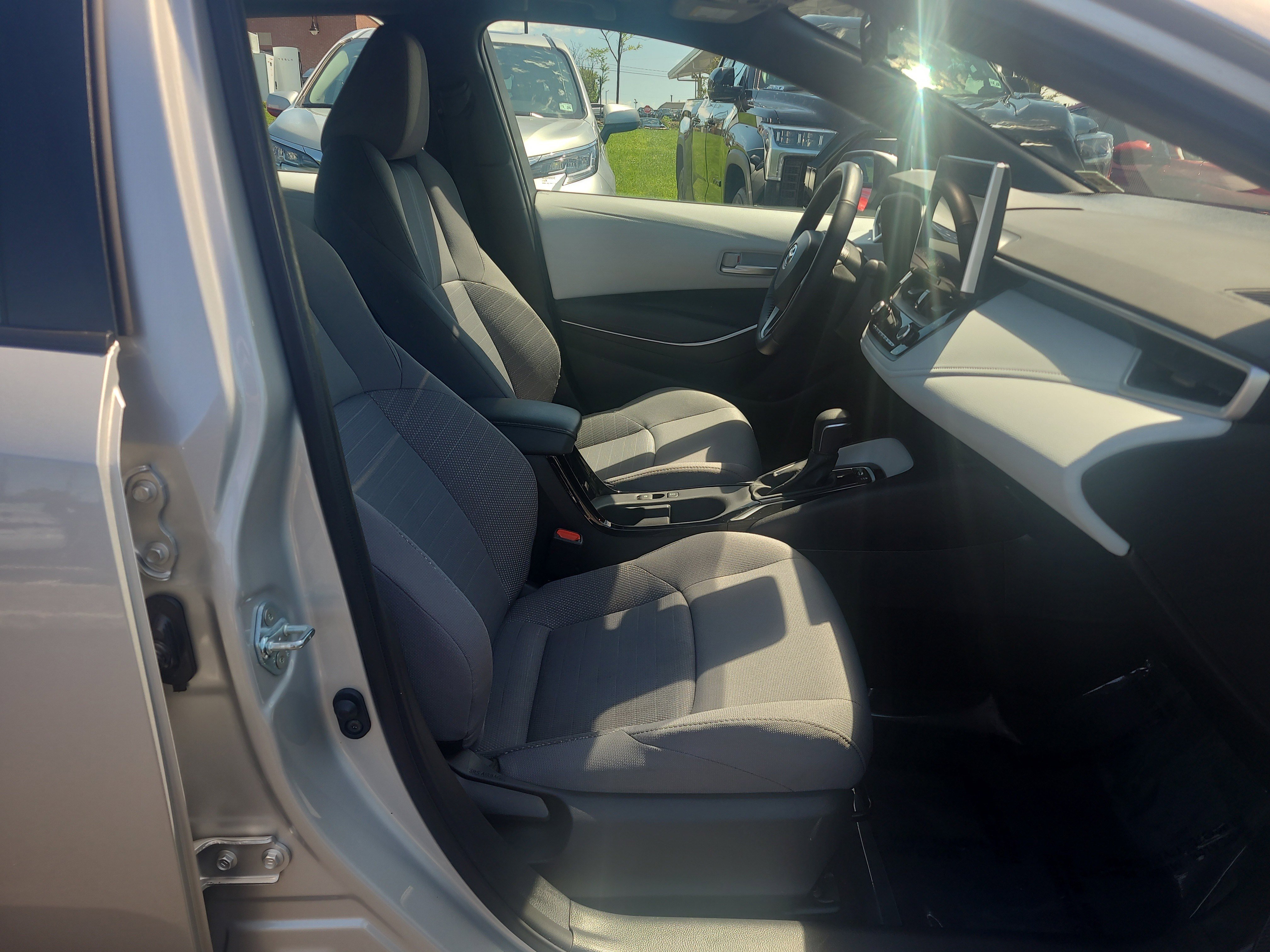 Certified 2025 Toyota Corolla SE w/ SE Premium Package FWD image 17