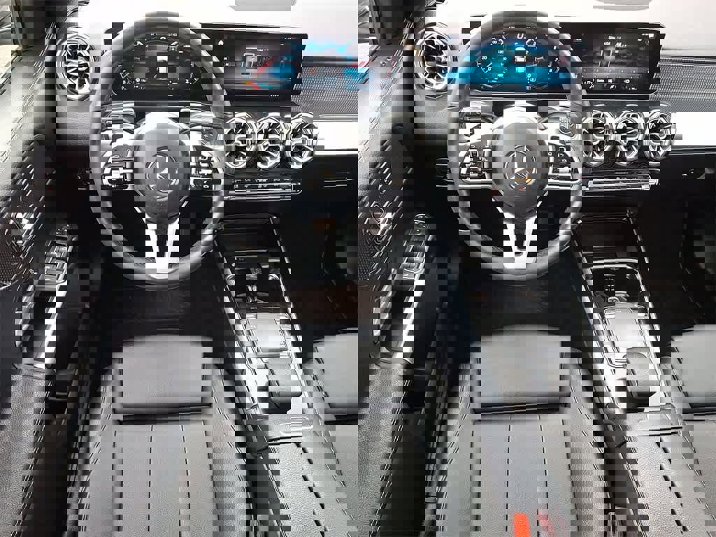 Used 2021 Mercedes-Benz GLB 250 4MATIC image 21