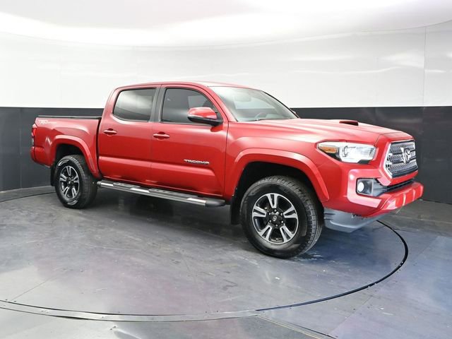 Used 2016 Toyota Tacoma TRD Sport w/ Towing Package RWD image 3