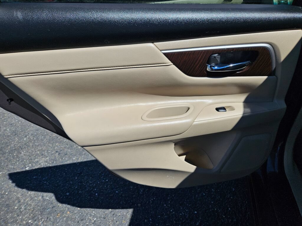 Used 2013 Nissan Altima 2.5 SL w/ 2.5 Moonroof Pkg FWD image 14