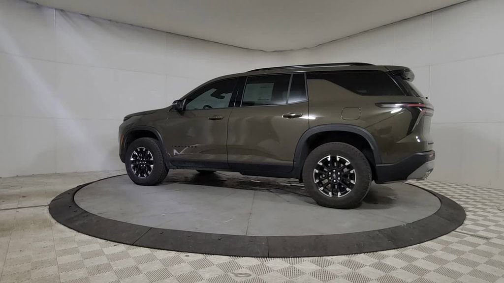 Used 2025 Chevrolet Traverse Z71 w/ Enhanced Driving Package image 5