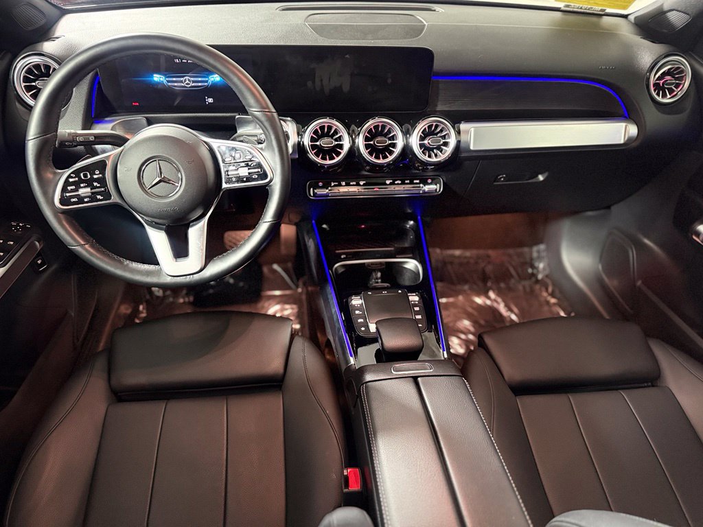 Used 2023 Mercedes-Benz GLB 250 4MATIC w/ Premium Package image 11