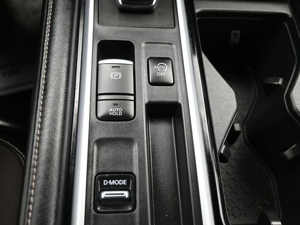 Used 2022 Nissan Pathfinder SL image 25