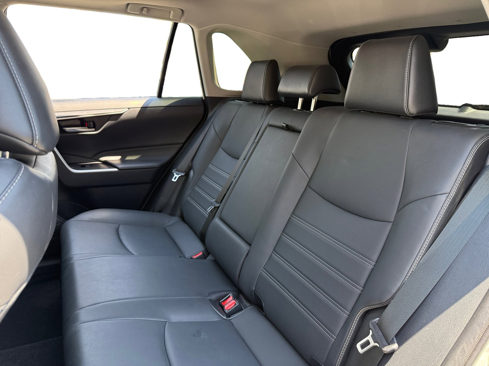 Used 2021 Toyota RAV4 XLE Premium image 13