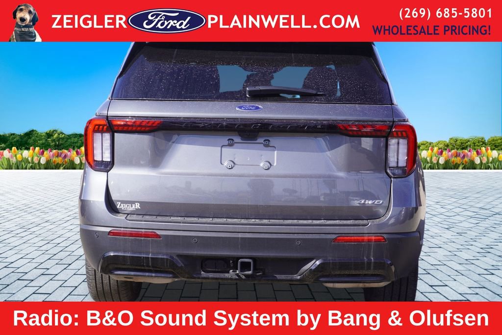 Used 2025 Ford Explorer ST-Line w/ ST-Line Street Pack image 4