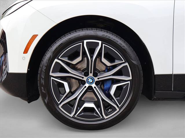 Used 2023 BMW iX xDrive50 w/ Sport Package AWD/4WD image 28